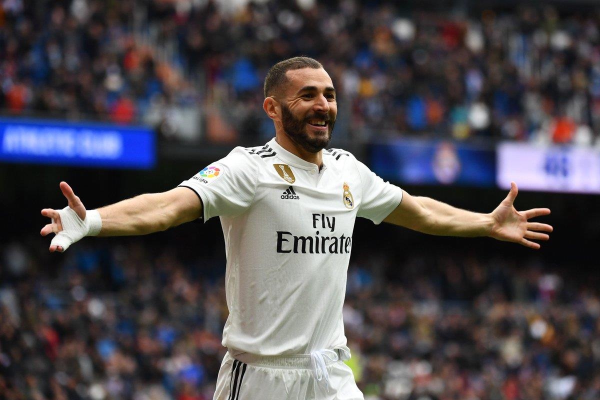 HLV Zidane: 'Benzema la tien dao cam hay nhat the gioi' hinh anh