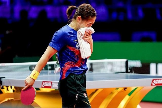 Nha vo dich the gioi quyet thang trang vi ton trong doi thu hinh anh