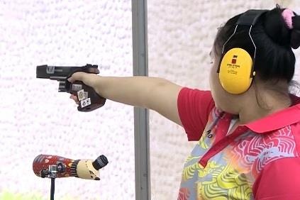 Nu xa thu 16 tuoi pha ky luc 10 m sung ngan hoi hinh anh