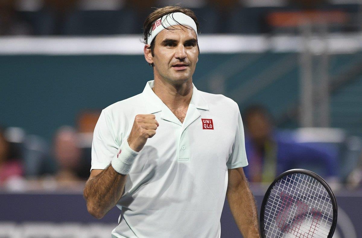 Roger Federer thang tran dau tien tren san dat nen sau 3 nam hinh anh