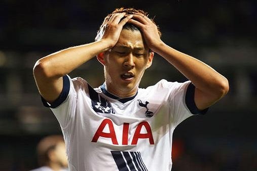 Son Heung-min va dong doi mat ngu vi bi CDV Ajax dot phao hoa hinh anh