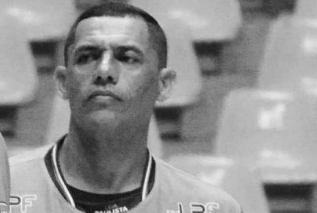 Trong tai futsal hang dau Brazil dot tu tren san dau hinh anh