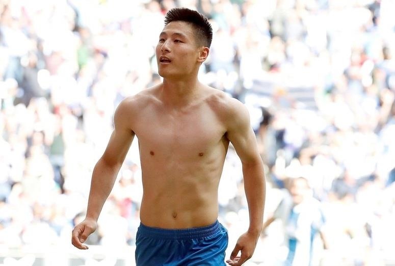 Tien dao Trung Quoc toa sang giup doi bong Tay Ban Nha du cup chau Au hinh anh