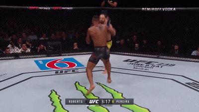 Vo si thang tran UFC dau tien bang pha len goi ha guc doi thu hinh anh