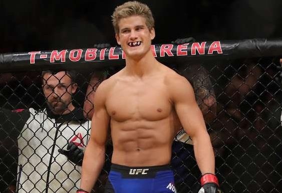 Vo si MMA bi ran xuong mat sau cu dam knock-out hinh anh