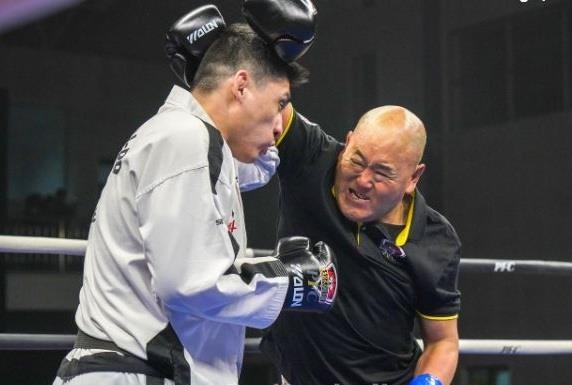 Cao thu Dien Da do loi cho trong tai sau tran thua muoi mat hinh anh