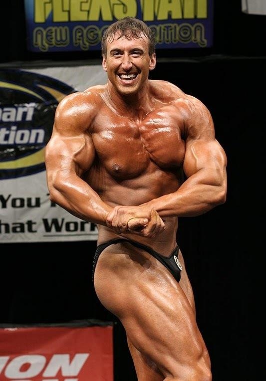 Luc si bien hinh tang 100 kg Craig Golias anh 3