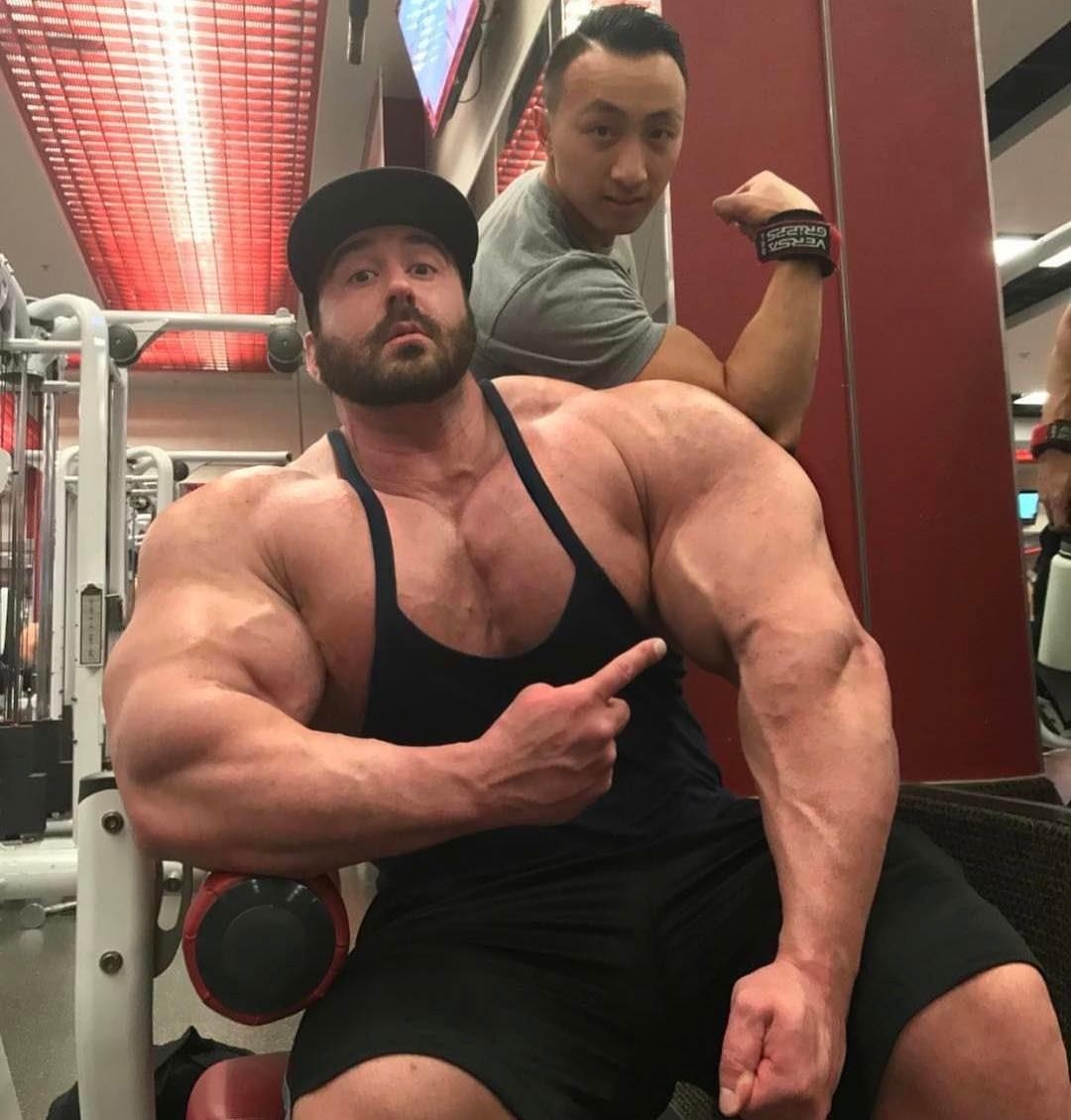 Luc si bien hinh tang 100 kg Craig Golias anh 5