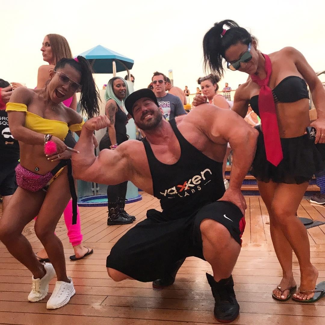 Luc si bien hinh tang 100 kg Craig Golias anh 7