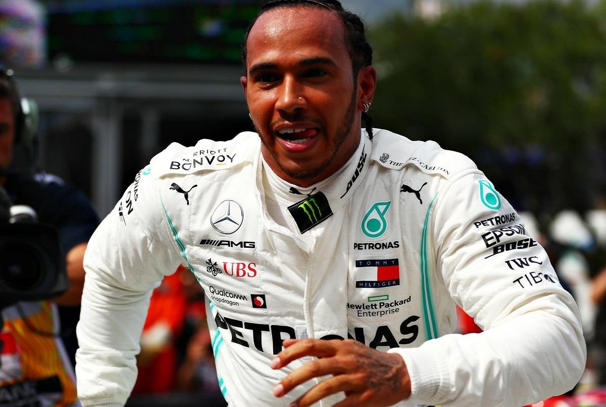 Hamilton hoa nguoi nhen sau khi gianh pole tai Monaco hinh anh