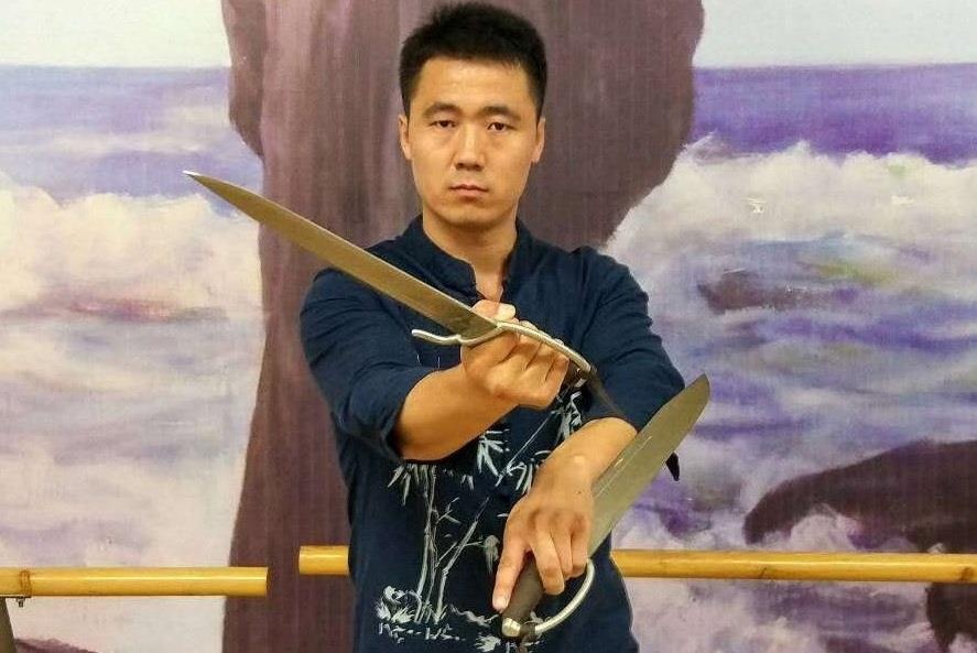 Vo su Vinh Xuan thach dau nha vo dich taekwondo Truong Long hinh anh