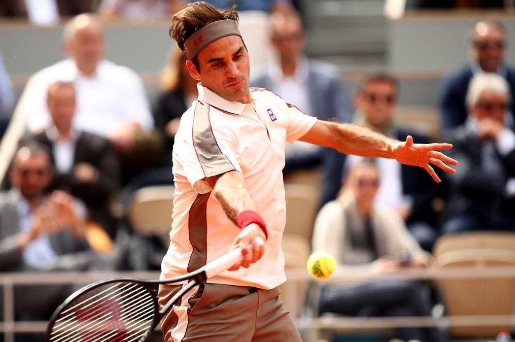 Nadal va Federer dat tay nhau vao vong 3 Phap mo rong hinh anh