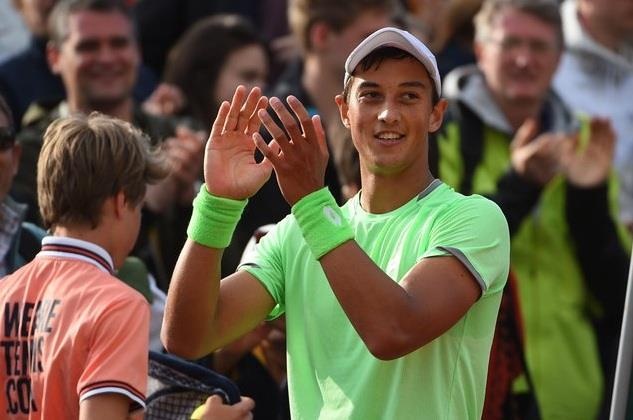 Tay vot goc Viet gay bat ngo lon tai Phap mo rong hinh anh