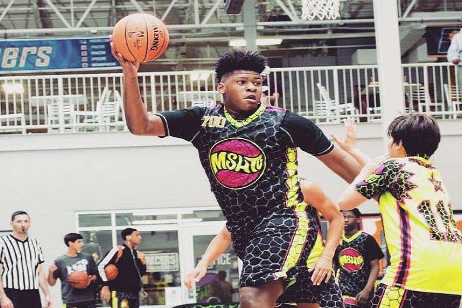 Cau be 15 tuoi khien ngoi sao bong ro NBA kinh ngac hinh anh