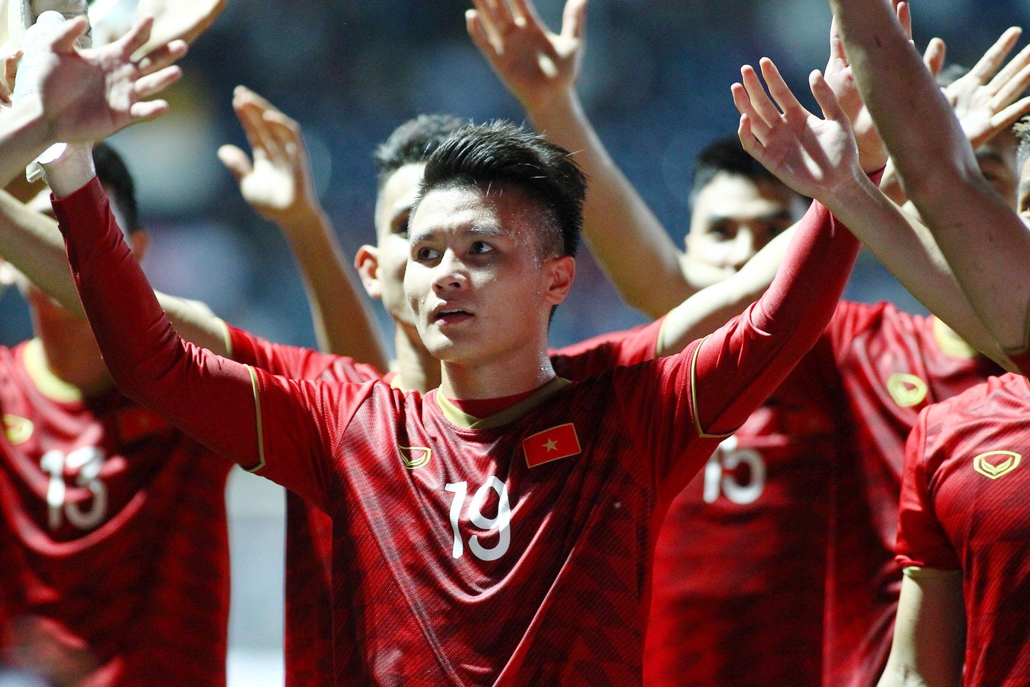 Fan Thai Lan doi thay HLV sau that bai truoc tuyen Viet Nam hinh anh