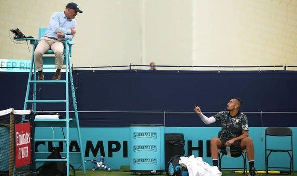 Kyrgios goi trong tai la ke pha dam anh 1