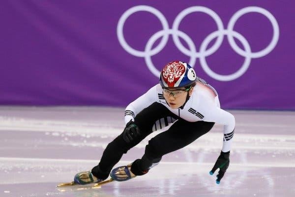 Tuyen thu Han Quoc quay roi tinh duc khien ca doi nhan cai ket dang hinh anh