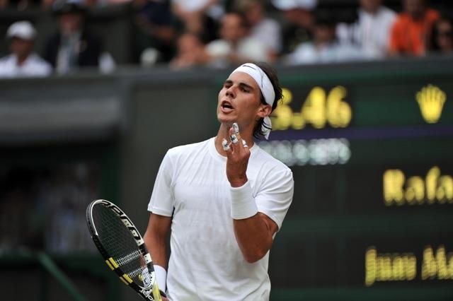 Nadal roi vao nhanh tu than tai Wimbledon 2019 hinh anh