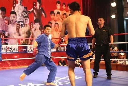 Vo su ha do van nha vo dich tan thu bang mot cu dam hinh anh