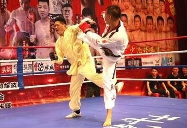 VDV taekwondo mat 20 giay de knock-out vo su truyen thong hinh anh