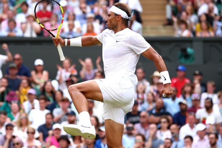 Nadal thang kich tinh Kyrgios tai vong 2 Wimbledon hinh anh