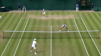 Tay vot nu giao bong 'tham hoa' khien dong doi choang vang hinh anh