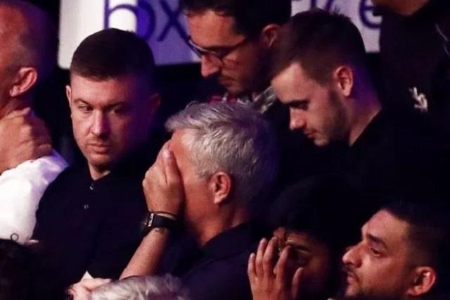 Jose Mourinho che mat sau khi chung kien 'Te giac trang' bi knock-out hinh anh