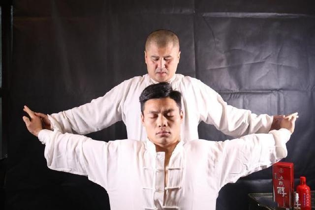 Nhat Long chan thuong anh 1