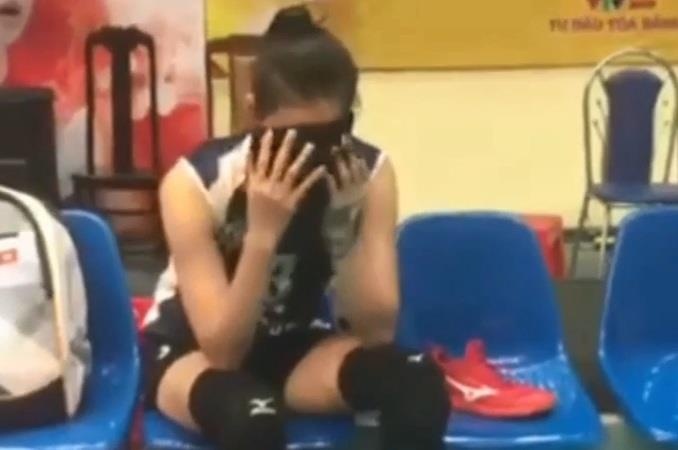 Nen dau thi dau, Thanh Thuy oa khoc khi tuyen Viet Nam vao chung ket hinh anh