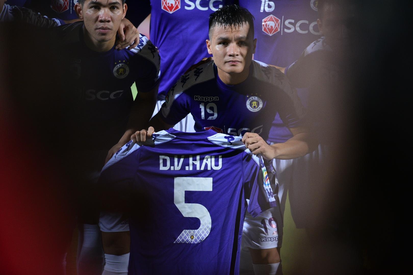 Quang Hai va dong doi tri an Van Hau tai AFC Cup hinh anh