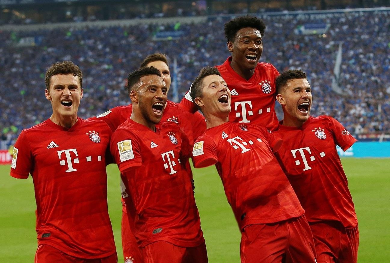 Schalke dung photoshop xoa tay cau thu Bayern vi bi tu choi penalty hinh anh