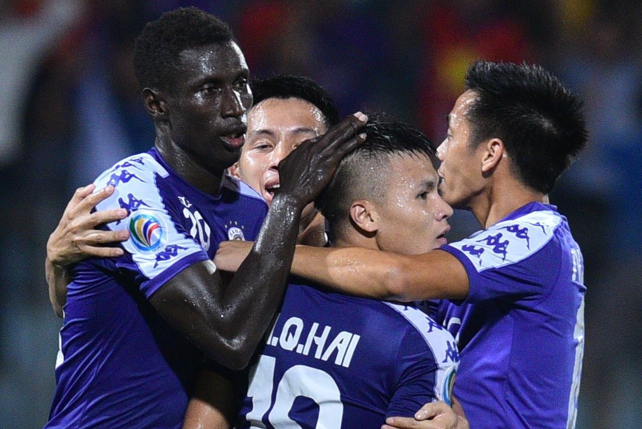 Cong dong mang 'nuc long' khi CLB Ha Noi lien tiep pha ky luc hinh anh