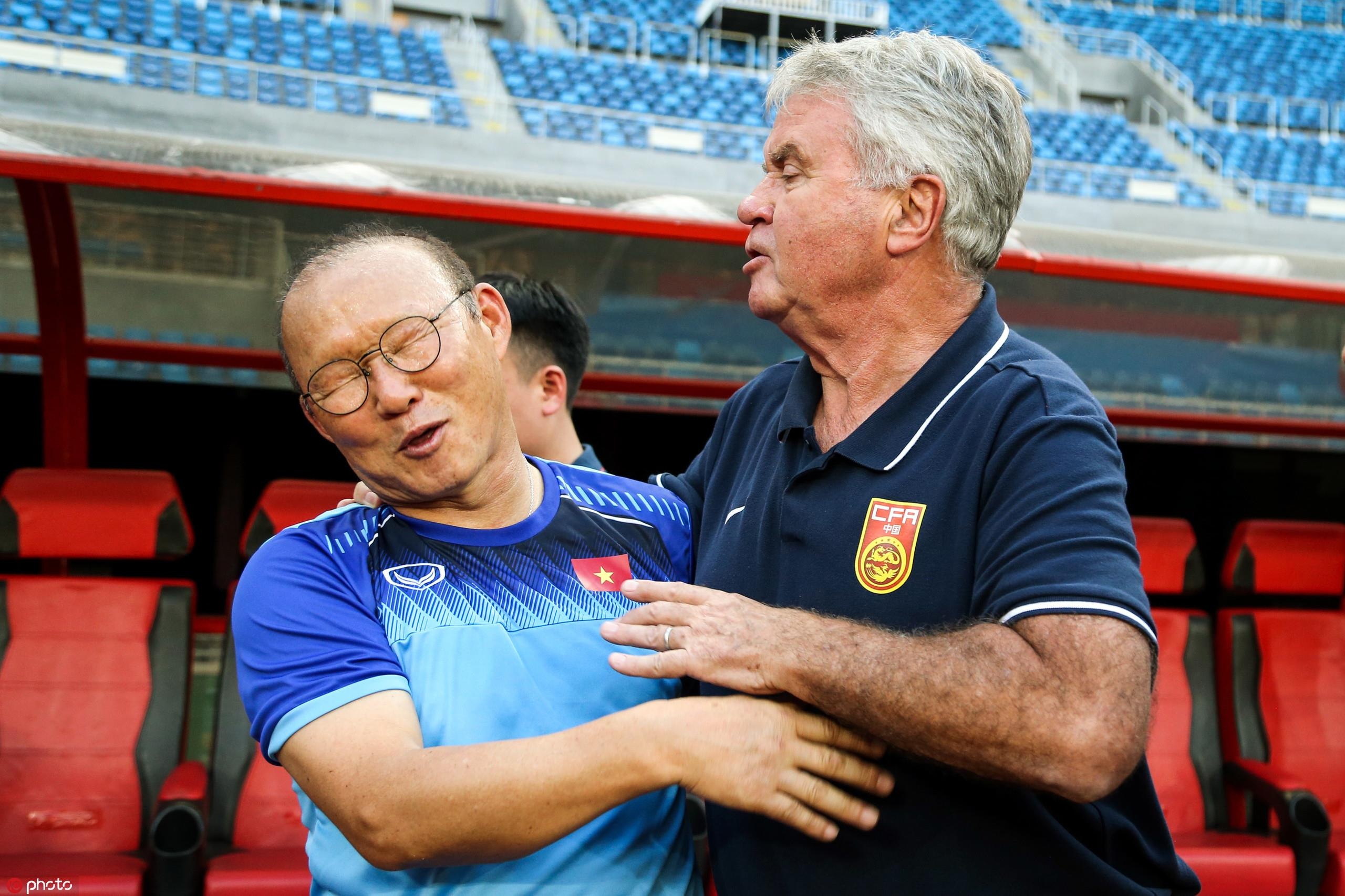 HLV Park Hang-seo gap lai Guus Hiddink anh 3