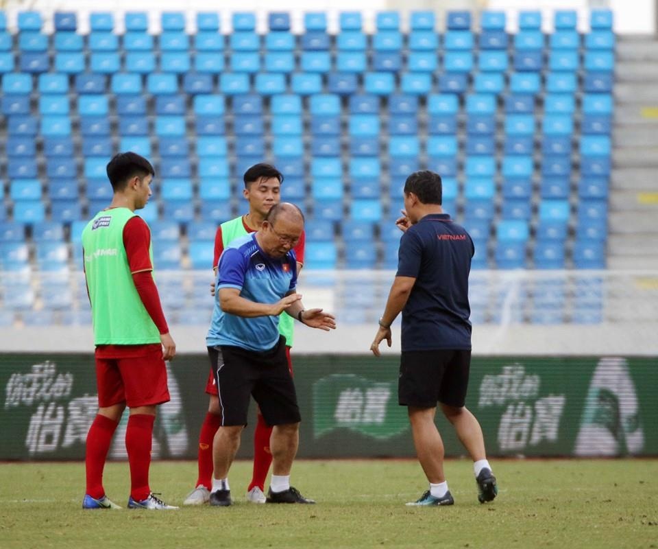 HLV Park Hang-seo gap lai Guus Hiddink anh 6