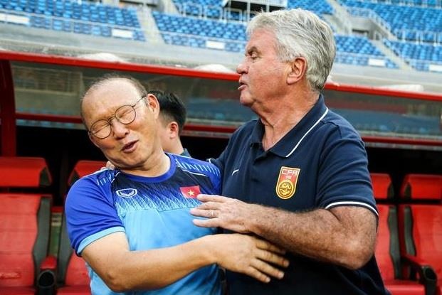 HLV Park Hang-seo xuc dong khi on lai ky niem voi Hiddink hinh anh