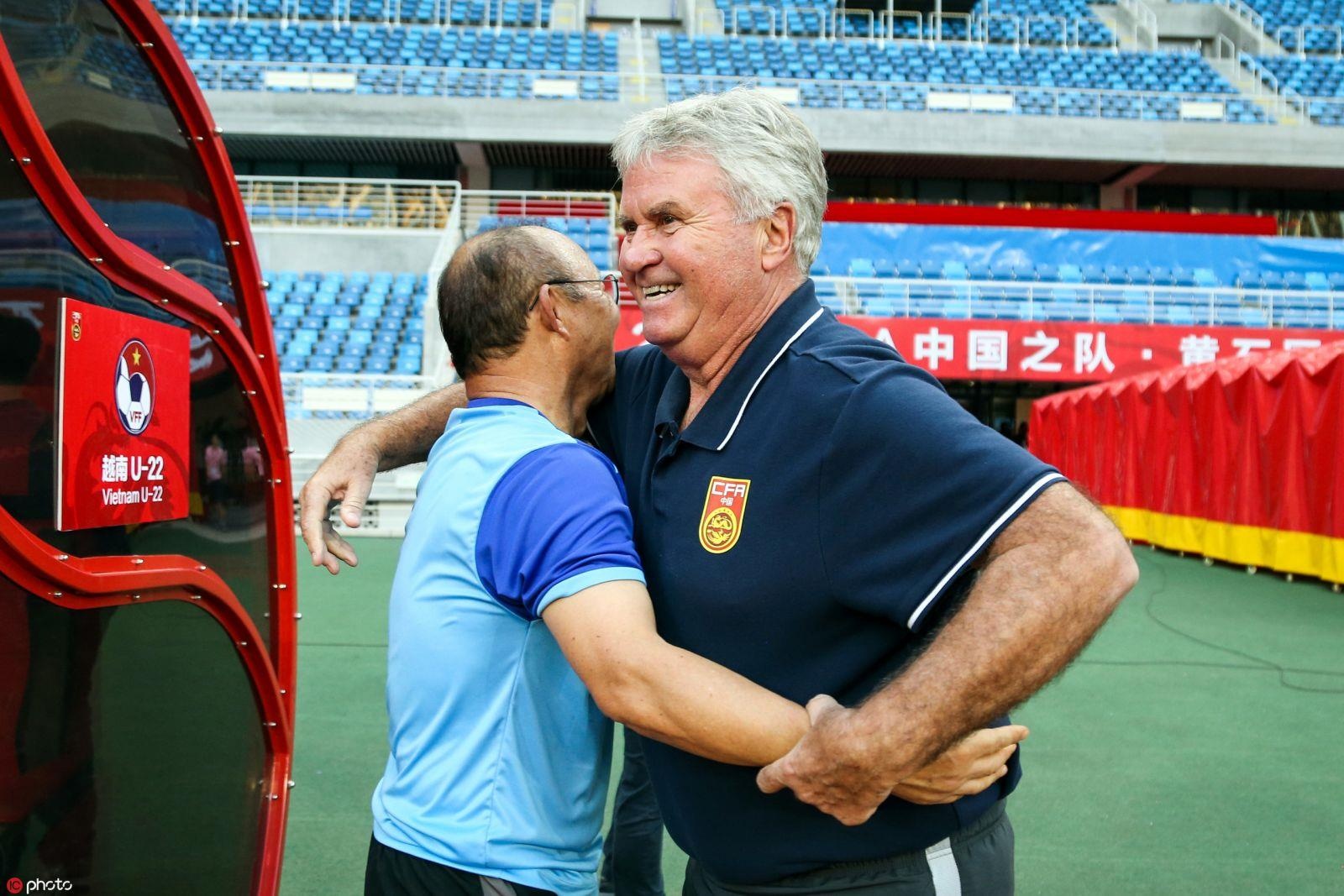 HLV Park Hang-seo gap lai Guus Hiddink anh 5