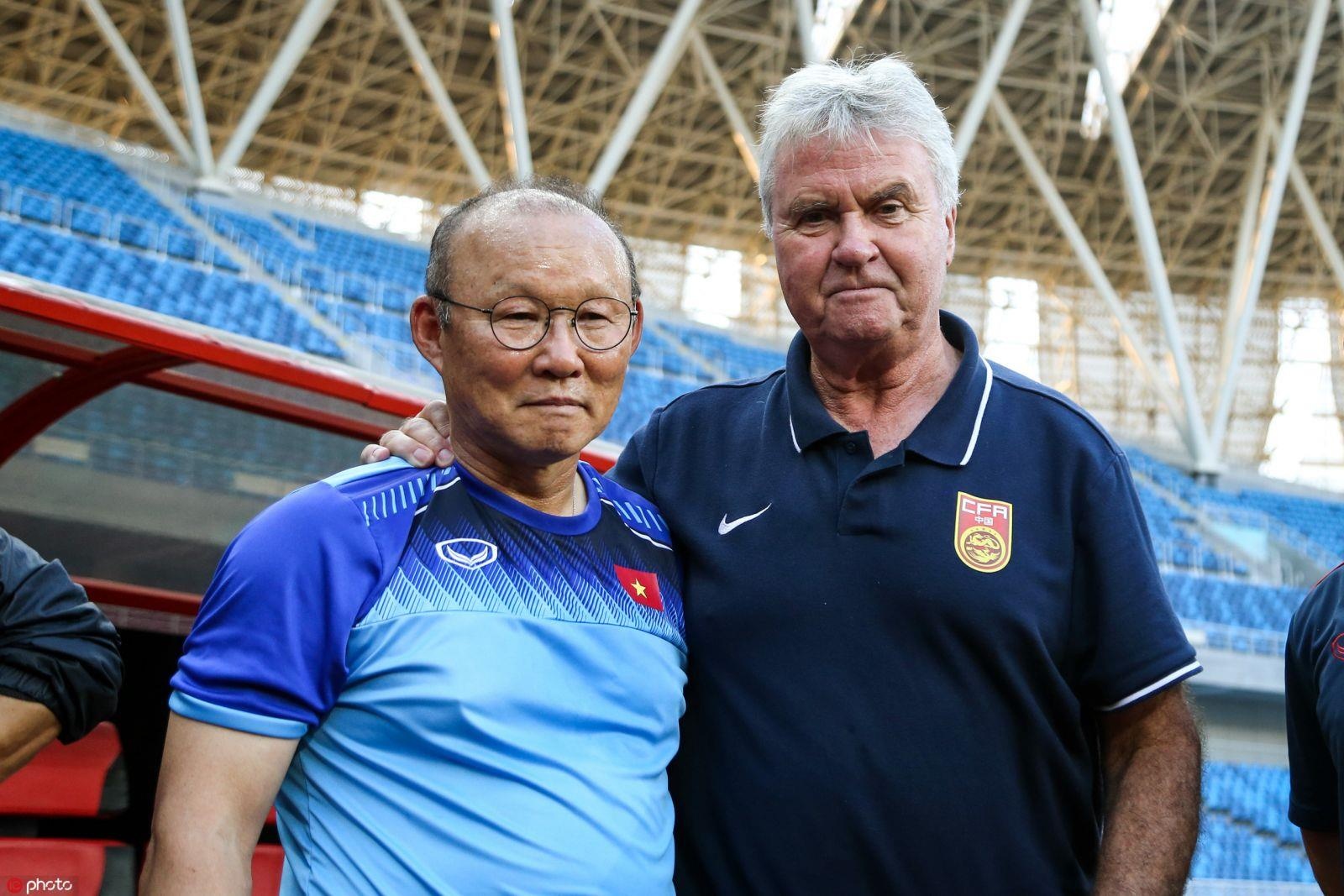 HLV Park Hang-seo gap lai Guus Hiddink anh 4