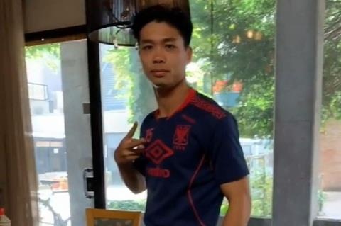 Dong doi chao mung Cong Phuong tro lai Sint-Truidense hinh anh