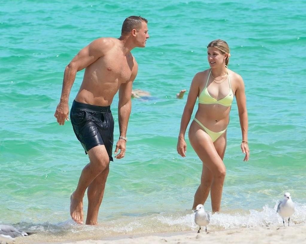 Bouchard khoa moi ban trai anh 1