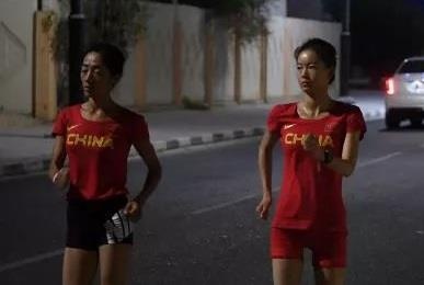 Giai dien kinh the gioi duoc to chuc luc nua dem de tranh nong hinh anh