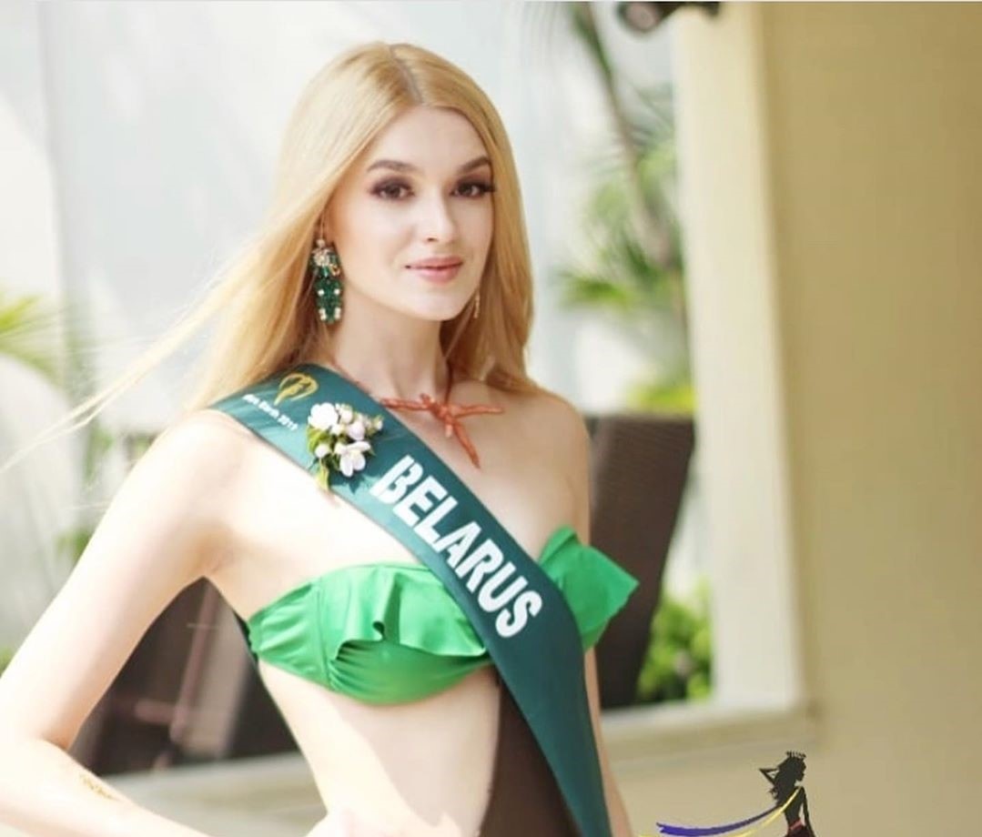 VDV bong chuyen thi hoa hau anh 2