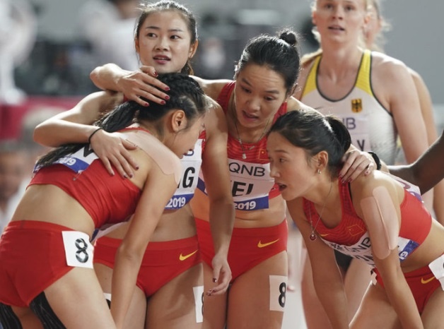 nữ VĐV Trung Quốc khóc vì phạm quy ảnh 1 nu VDV Trung Quoc khoc vi pham quy anh 1