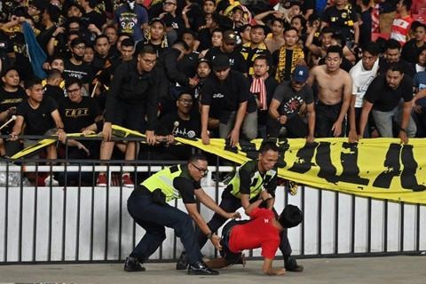 Indonesia thoat an phat nang tu FIFA sau vu tan cong CDV Malaysia hinh anh