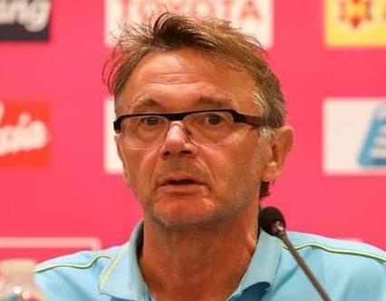 HLV Troussier muon U19 Viet Nam ha chu nha Thai Lan hinh anh