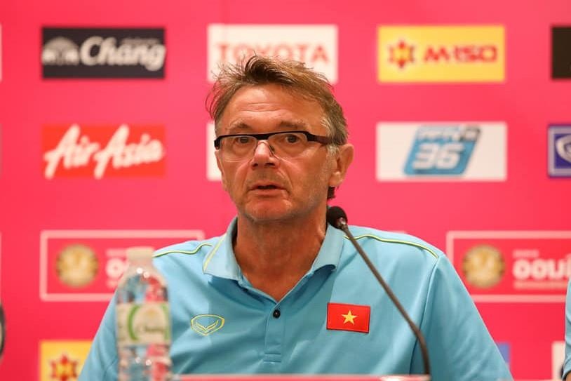 HLV Troussier: 'That hanh phuc khi thang Thai Lan o phut bu gio' hinh anh