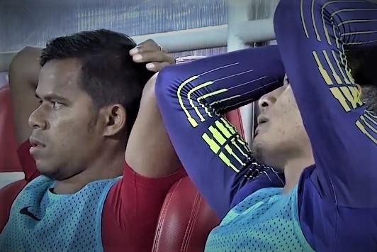 Cau thu Indonesia om dau ngan ngam vi thua dam Viet Nam hinh anh