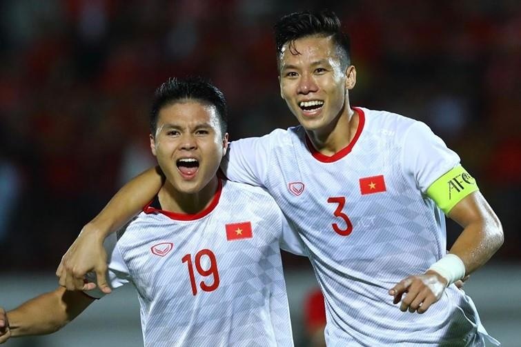 'Bong da Viet Nam va Thai Lan da vuot xa Trung Quoc' hinh anh