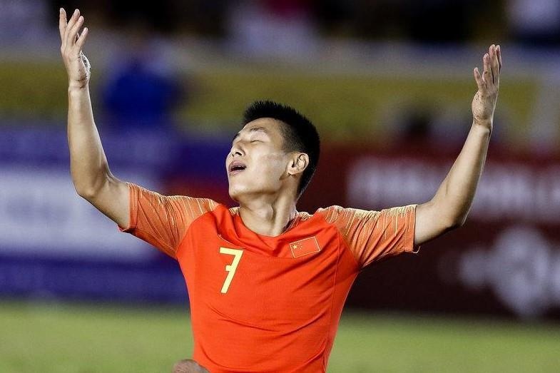 'Tuyen Trung Quoc co tran dau dang xau ho truoc Philippines' hinh anh