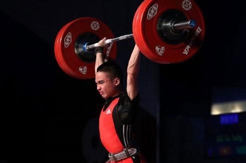 Do Tu Tung gianh 4 HCV va pha 2 ky luc giai cu ta tre chau A hinh anh