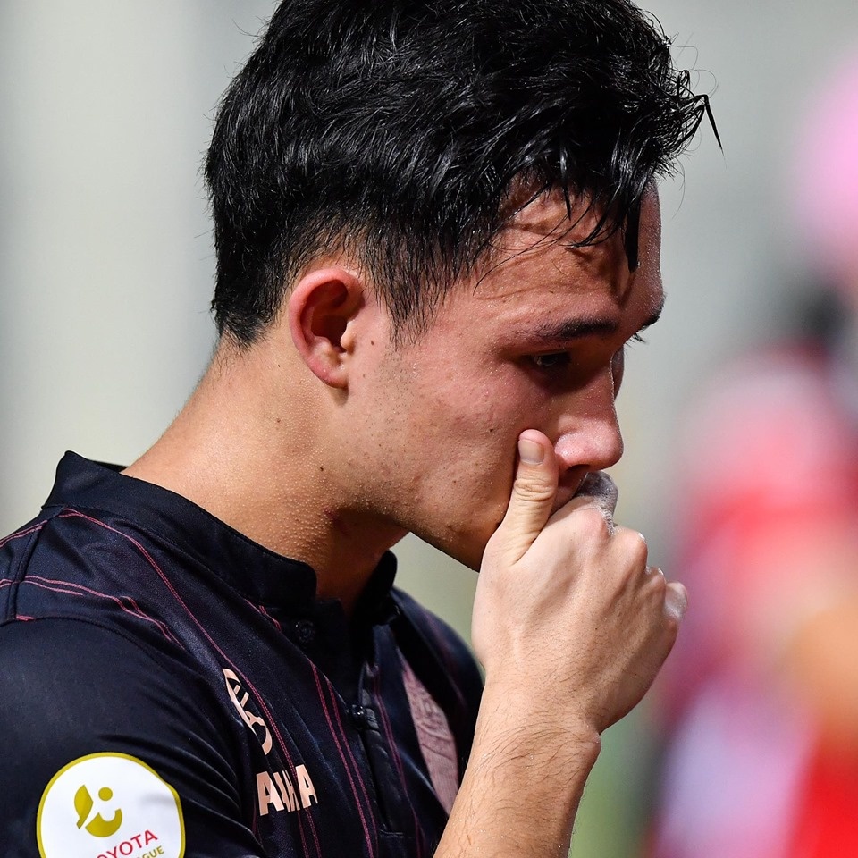 Supachai khoc vi mat chuc vo dich anh 2